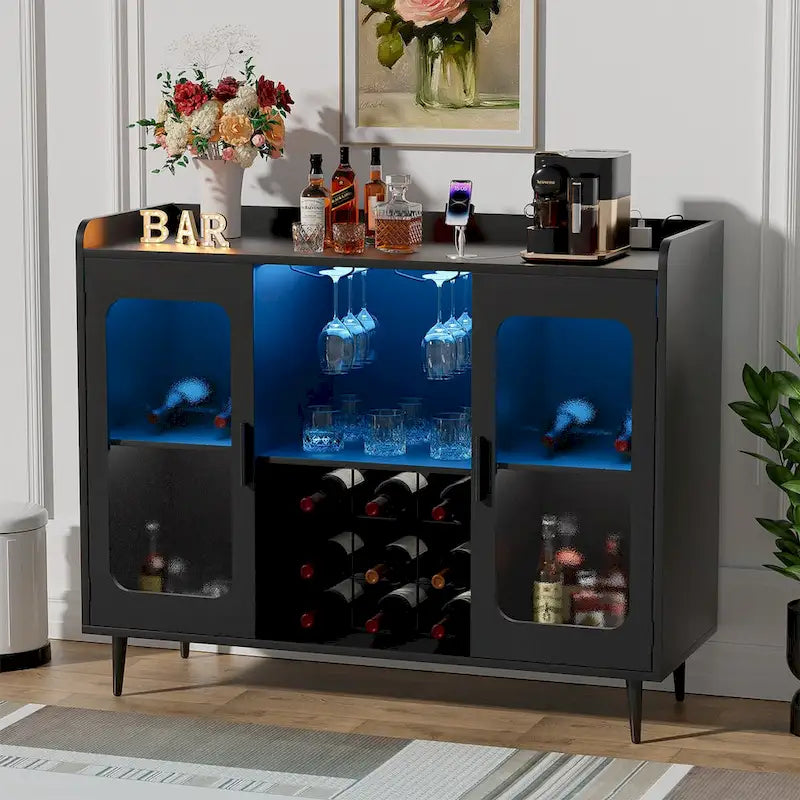 Buffet industriel noir avec lumières LED et casier à vin
