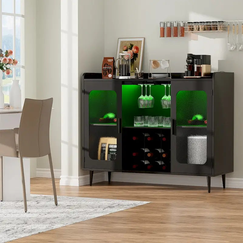 Buffet industriel noir avec lumières LED et casier à vin